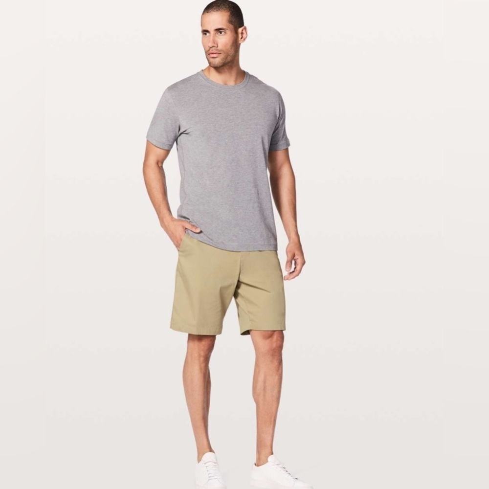 Lululemon Commission Slim Chino Water Travel Resistant Tofino Sand Pckt Short 32